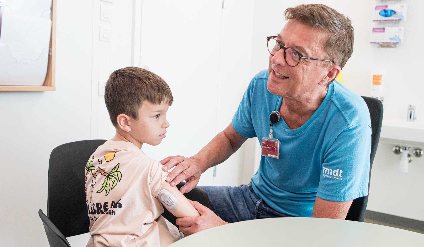 Juan for vejledning af overlæge Kurt Kristensen.jpg