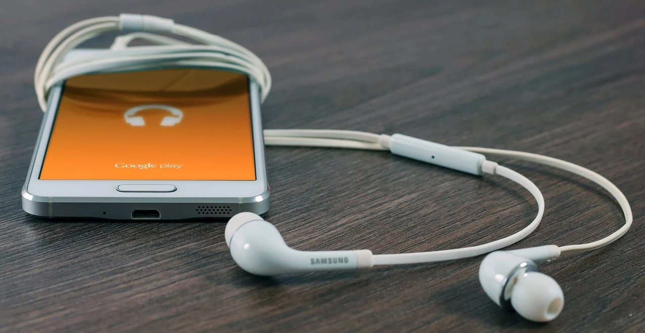 Telefon afspiller podcast