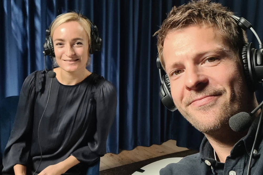 Billede af Katrine og Simon under optagelse til podcastserien Diabetesforskerne