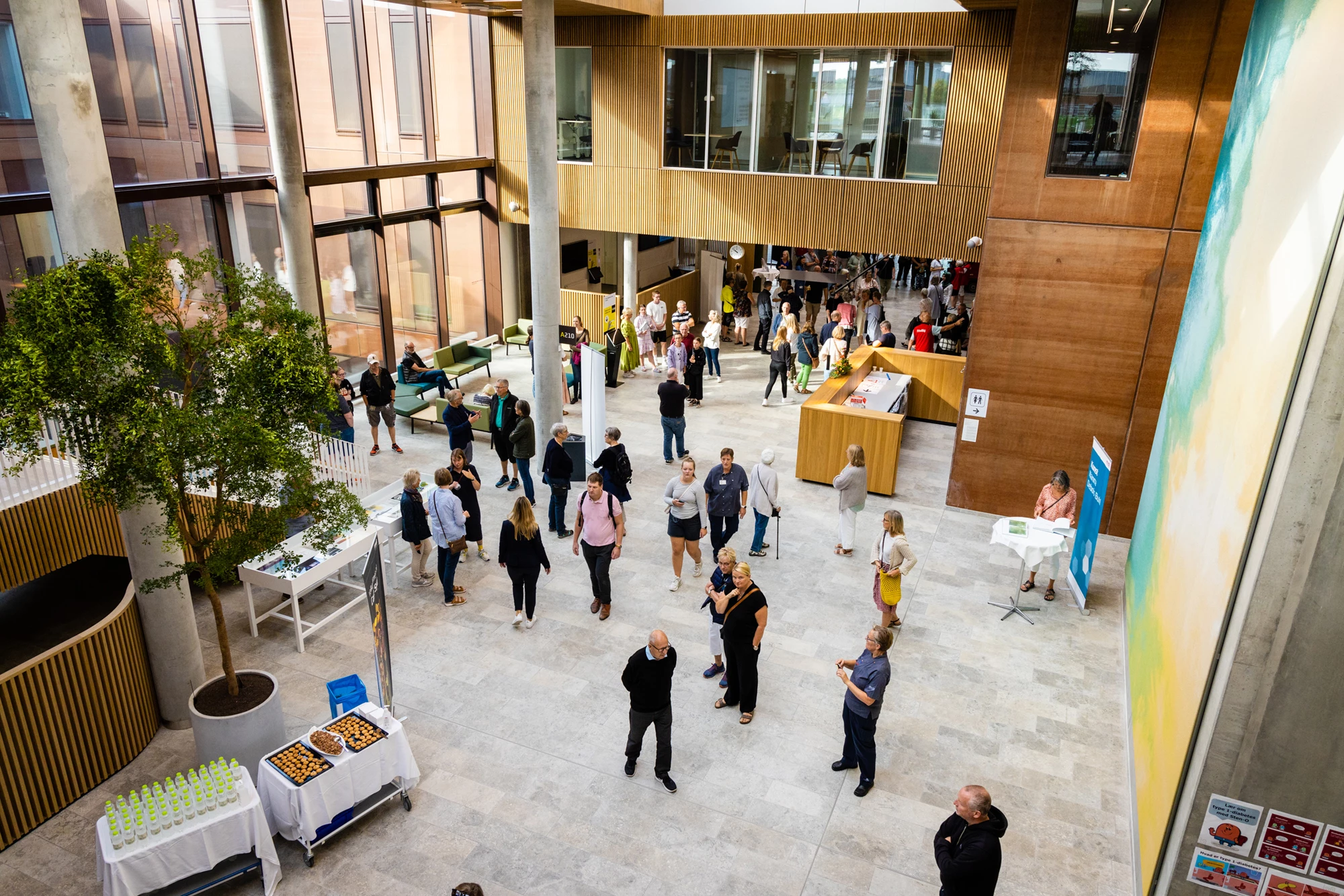 Billeder af mennesker fra åbent hospital