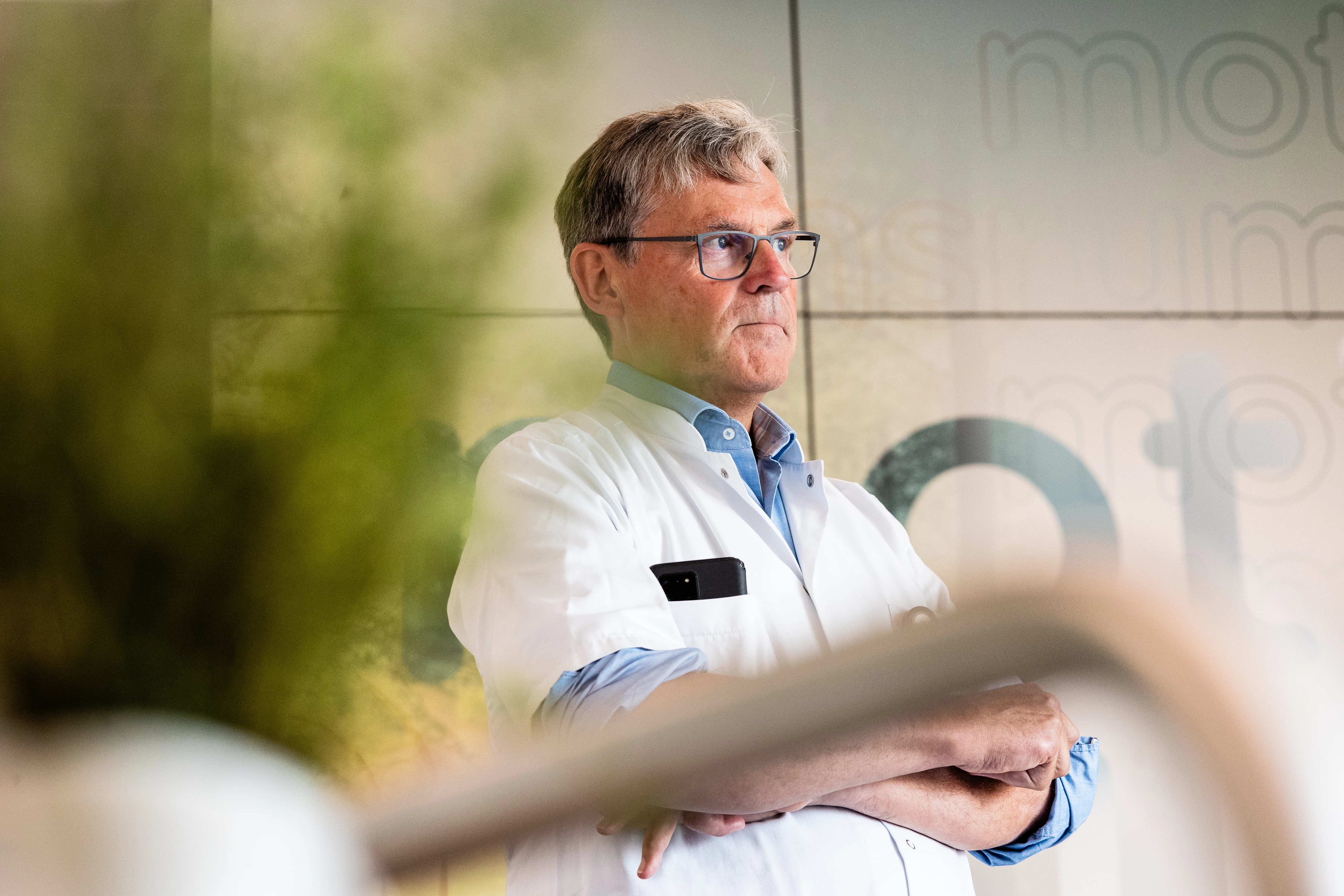 Patient styrketræner i motionsrum