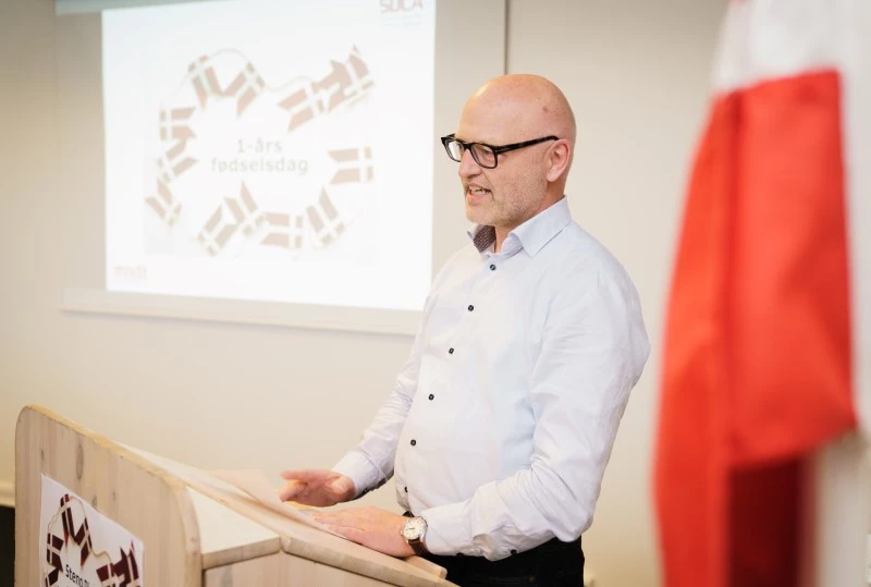 Billede af person, der holder tale