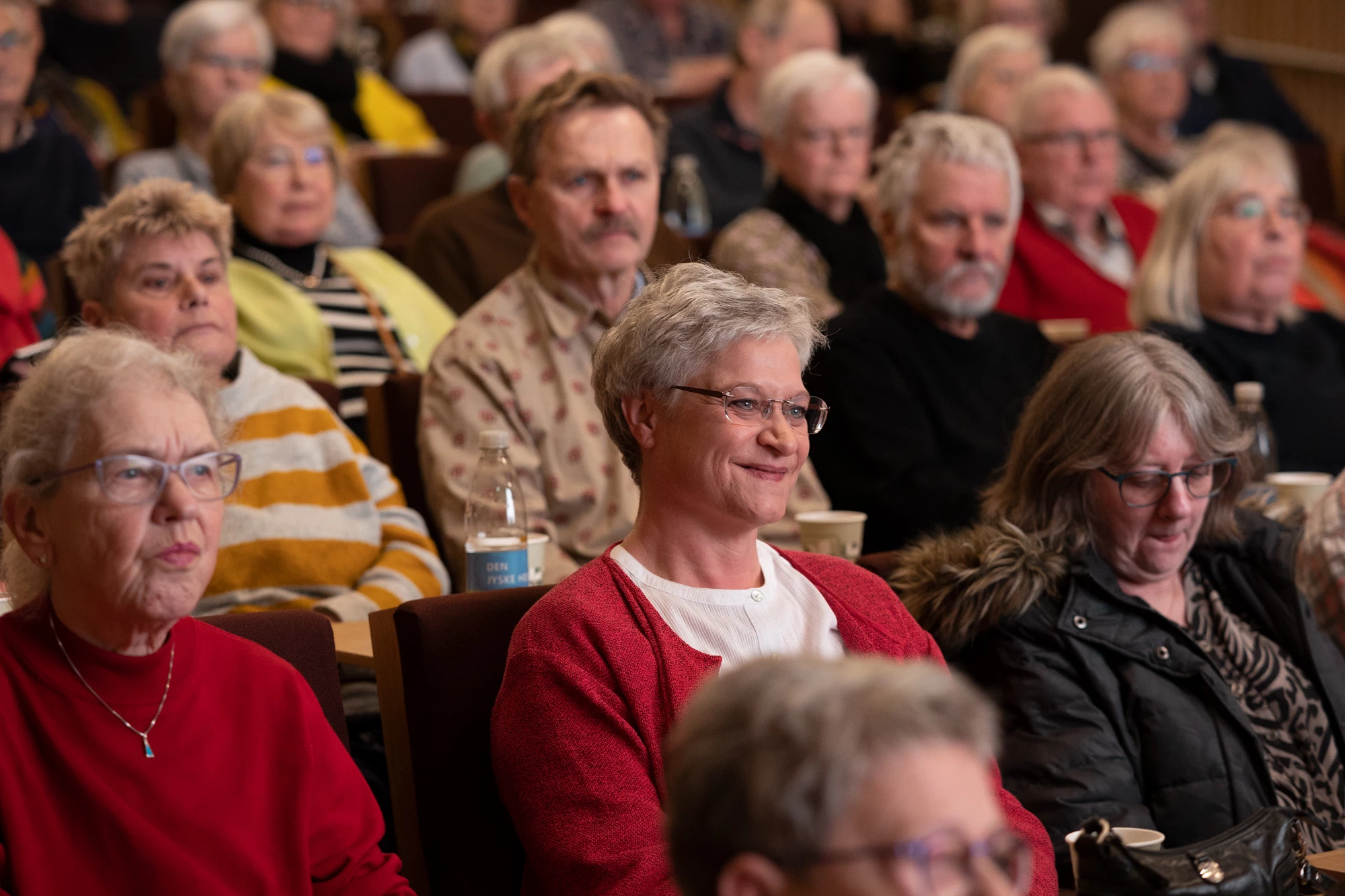 Billede af mennesker i auditorium